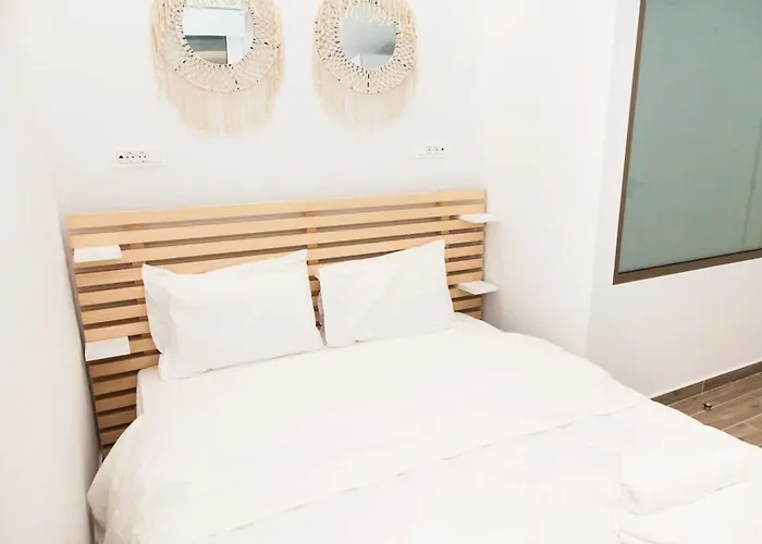 Comfortable 2 Bd Apt Near Sintagma Square