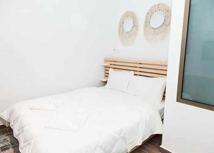 Comfortable 2 Bd Apt Near Sintagma Square