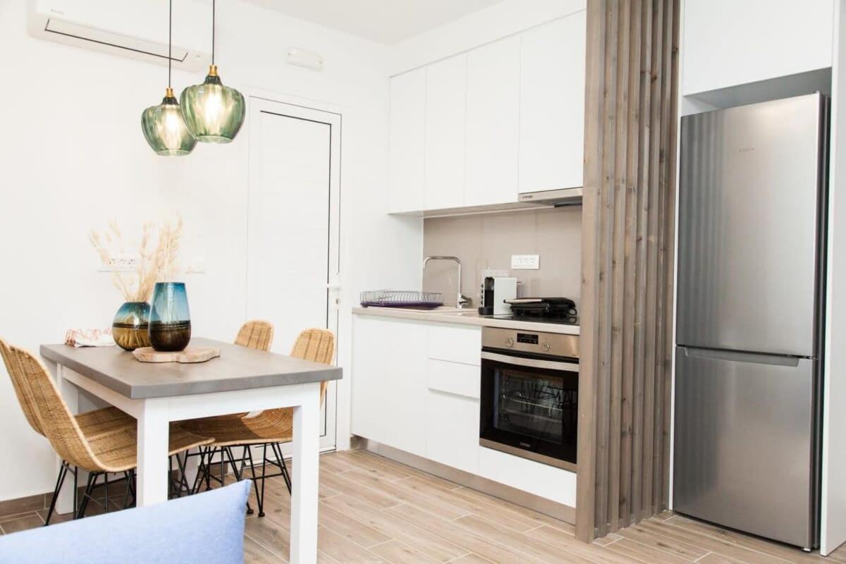 Comfortable 2 Bd Near Sintagma Square Apartment Athens